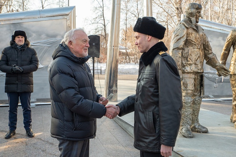 В Тюмени прошел митинг, посвященный 100-летию гражданской авиации