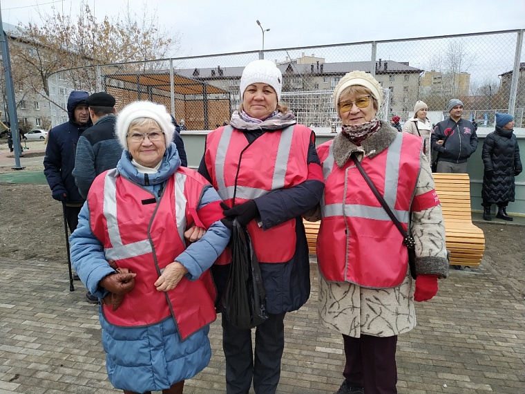 Дворовую площадку в тюменских Тарманах украсили черноморской галькой
