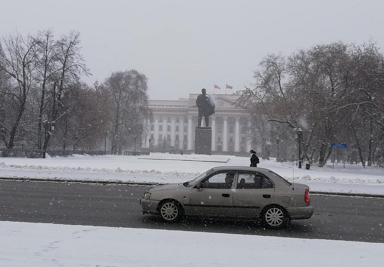 Гололед в Тюмени: советы пешеходам и автомобилистам