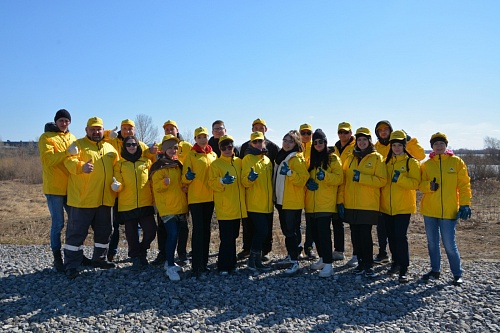 Сотрудники тюменских предприятий «Роснефти» провели экологическую акцию на озере Песьяное