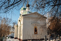 Трехсвятительская церковь рядом с Парфеновским некрополем. Фото Владимира Таланцева