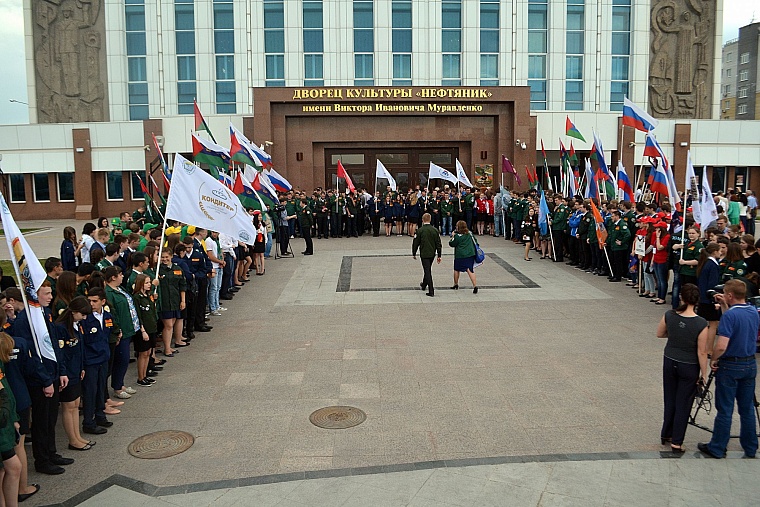 Леонид Рокецкий передал тюменским студотрядовцам привет от бойцов 1966 года