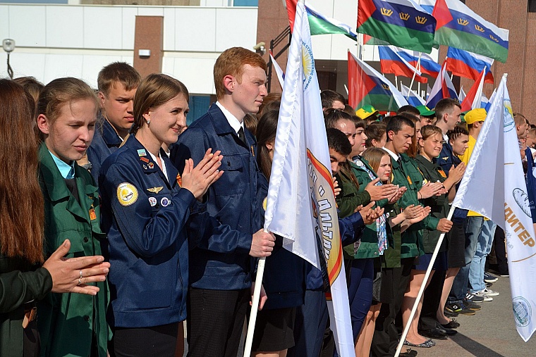 Леонид Рокецкий передал тюменским студотрядовцам привет от бойцов 1966 года
