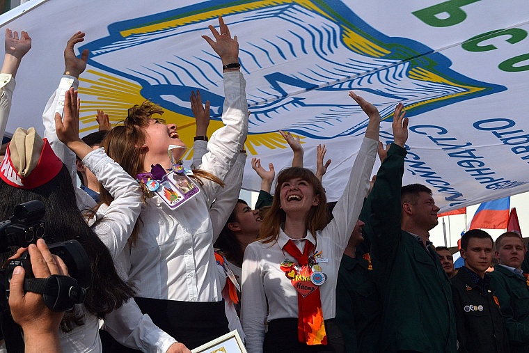 Леонид Рокецкий передал тюменским студотрядовцам привет от бойцов 1966 года