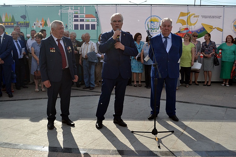 Леонид Рокецкий передал тюменским студотрядовцам привет от бойцов 1966 года