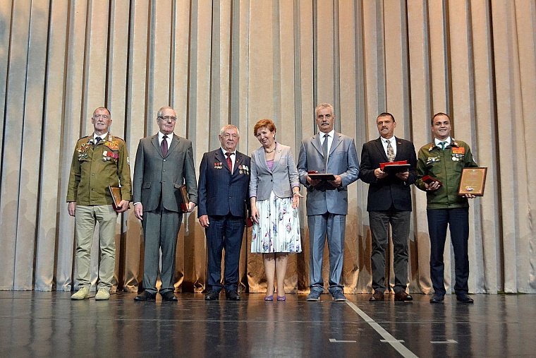 Леонид Рокецкий передал тюменским студотрядовцам привет от бойцов 1966 года