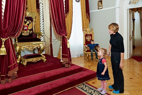 Александр Моор поздравил с профессиональным праздником музейных работников