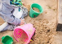 Что делать, если в песочнице на детской площадке нет песка