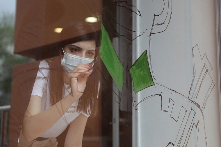 Тюменцам предлагают украсить окна ко Дню Победы