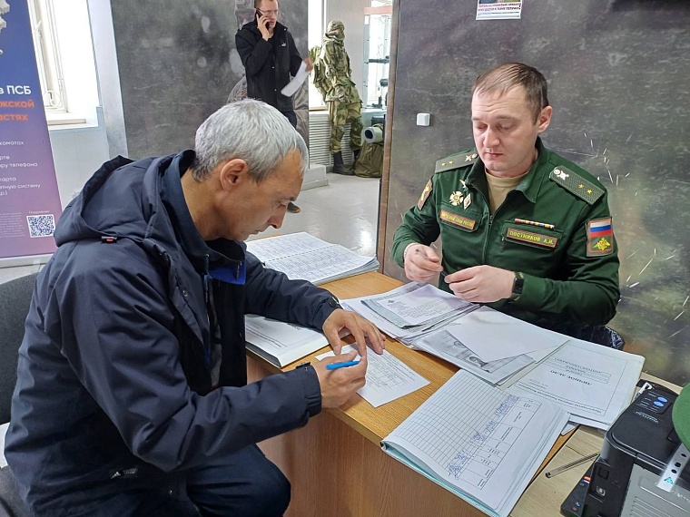 Около 50 иностранцев отправились на службу в российскую армию из Тюмени