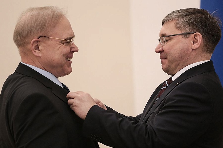 В Тюмени вручили награды выдающимся жителям региона