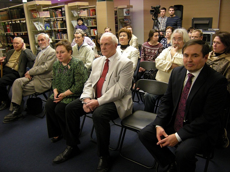 Тюменским писателям вручили литературные премии губернатора