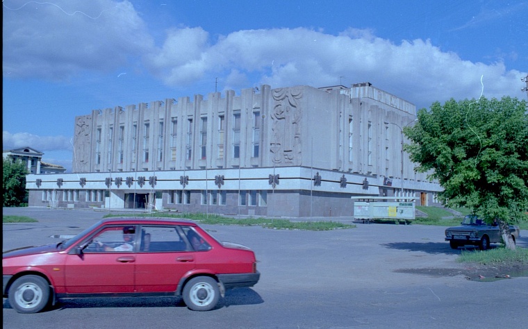 Легендарный тюменский ДК "Нефтяник" отмечает 45-летний юбилей