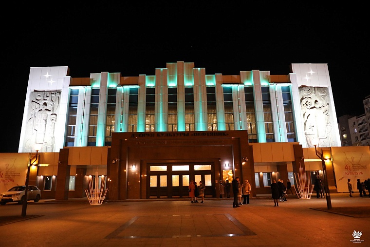 Легендарный тюменский ДК "Нефтяник" отмечает 45-летний юбилей