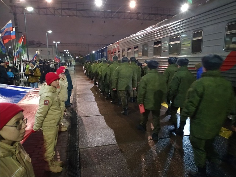 В Тюмени проводили мобилизованных бойцов для участия в специальной военной операции