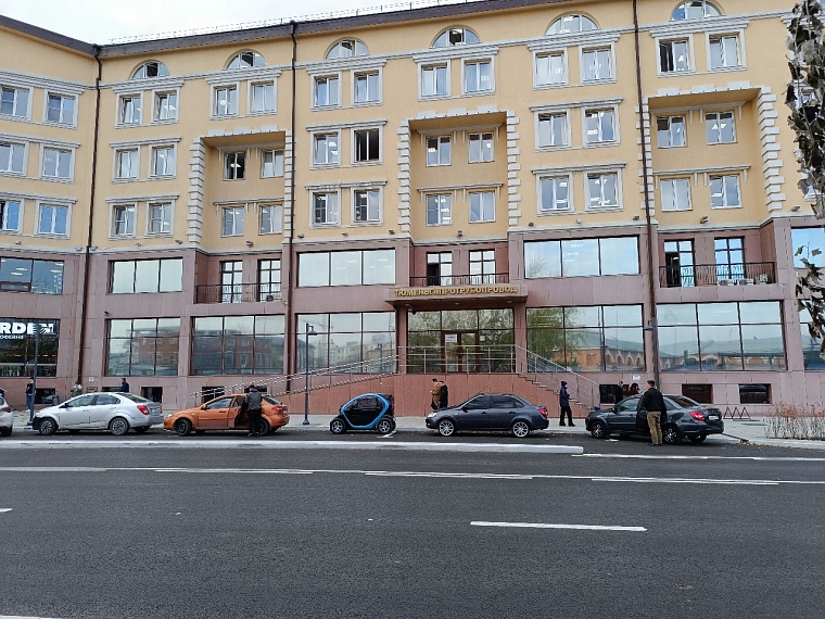 Белая брусчатка, лавочки, живая изгородь: как изменилась улица Ленина в Тюмени