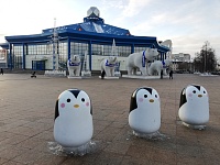 Белые медведи и пингвины на Цветном бульваре. Фото: Вслух.ру