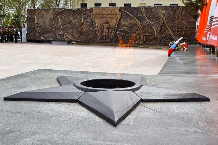 Вечный огонь с Могилы неизвестного солдата запылал в Тюмени