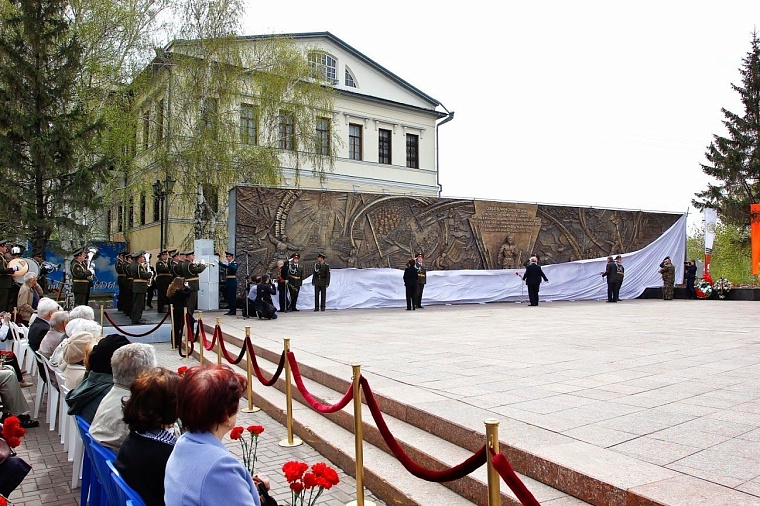 Вечный огонь с Могилы неизвестного солдата запылал в Тюмени