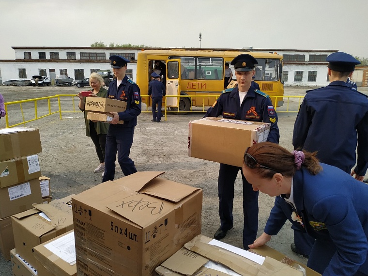 Тюменские кадеты собрали гуманитарный груз для бойцов в зоне СВО