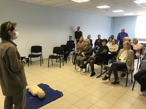 Сотрудников противопожарной службы обучили приемам оказания первой помощи на примере манекена Гоши