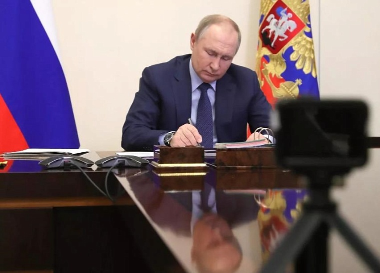 Владимир Путин подписал указ, устанавливающий статус многодетной семьи