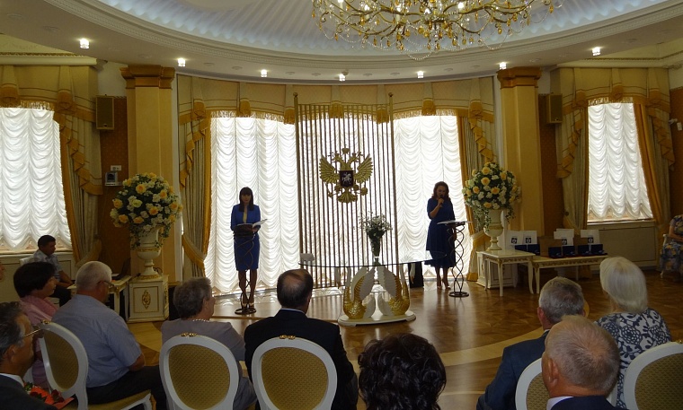 Тюменские семьи получили медали «За любовь и верность»