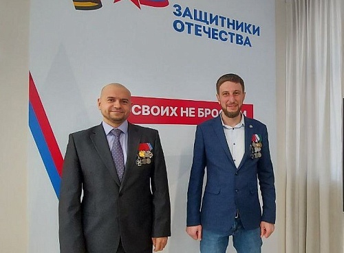 В Тюмени вручили ветеранские удостоверения двум бойцам ЧВК "Вагнер"