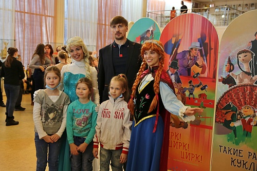 Тюменские единороссы сотворили доброе дело для детей из малообеспеченных семей