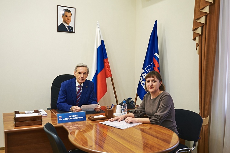 Школьники из Абатского района получат мощный компьютер и съездят в Тюмень на экскурсию