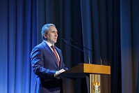 Губернатор Александр Моор поздравил коллектив 