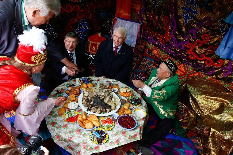 Владимир Якушев: в Тюменской области рады всем национальностям