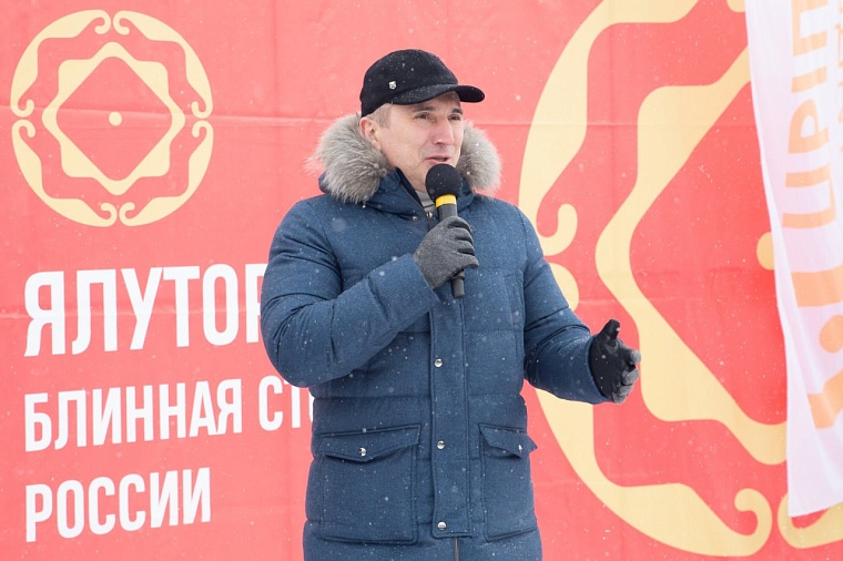 В Ялуторовске испекли очередной трёхметровый блин