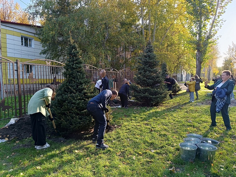 В Тюмени открыли сквер Школьный и скульптурную композицию, посвященную Учителю