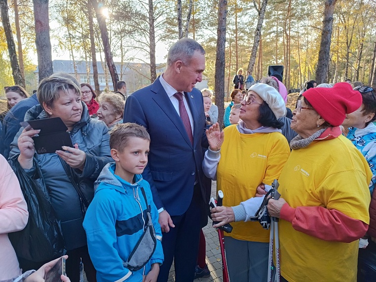 В Тюмени открыли сквер Школьный и скульптурную композицию, посвященную Учителю
