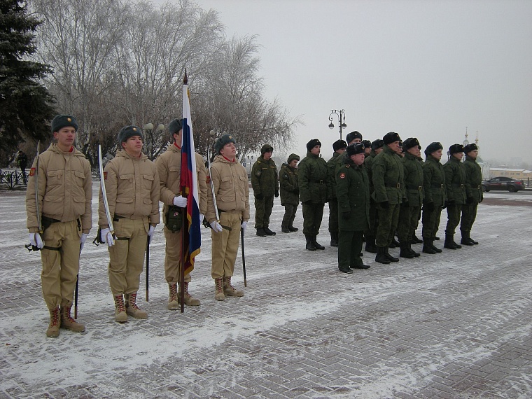 Призывникам Президентского полка подарили шахматы Анатолия Карпова