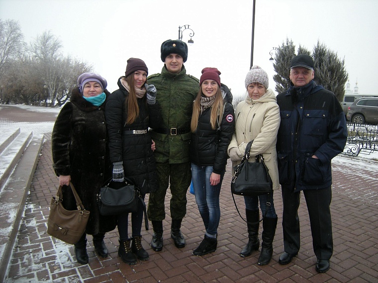 Призывникам Президентского полка подарили шахматы Анатолия Карпова