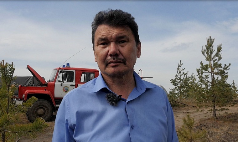 Горячий репортаж. Тушить лесной пожар по Старотобольскому тракту помогают добровольцы