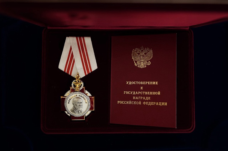 Родственникам тюменских медиков, умерших от ковида, вручили Ордена Пирогова