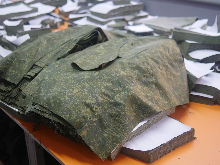 В швейном цехе отшивают до 1500 комплектов одежды