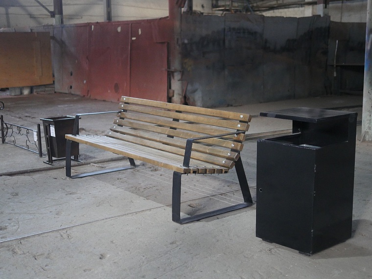 Такие лавочки сделали в колонии для благоустройства тюменского сквера