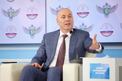 Фитнес-трекеры и неразборчивый почерк: глава Рособрнадзора ответил на популярные вопросы о ЕГЭ и ОГЭ