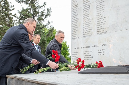 Александр Моор принял участие в мероприятиях, посвященных Дню памяти и скорби
