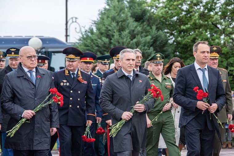 Александр Моор принял участие в мероприятиях, посвященных Дню памяти и скорби