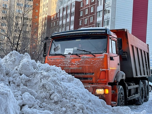 В Тюмени снегоуборочная техника брошена в район Широтной и Московского тракта