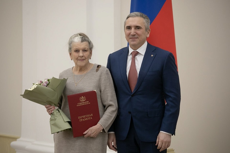 Губернатор Тюменской области наградил представителей регионального ветеранского движения