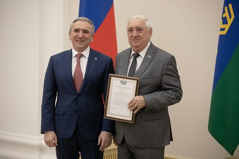 Губернатор Тюменской области наградил представителей регионального ветеранского движения