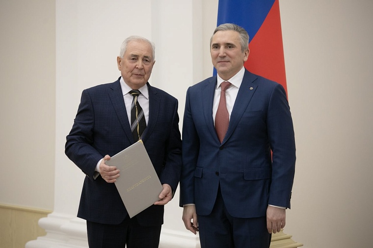 Губернатор Тюменской области наградил представителей регионального ветеранского движения