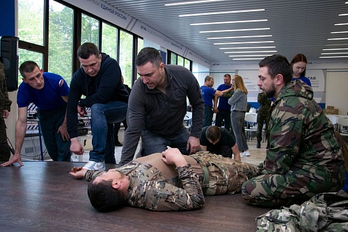 В регионах России стартовали курсы ЕР по обучению санинструкторов