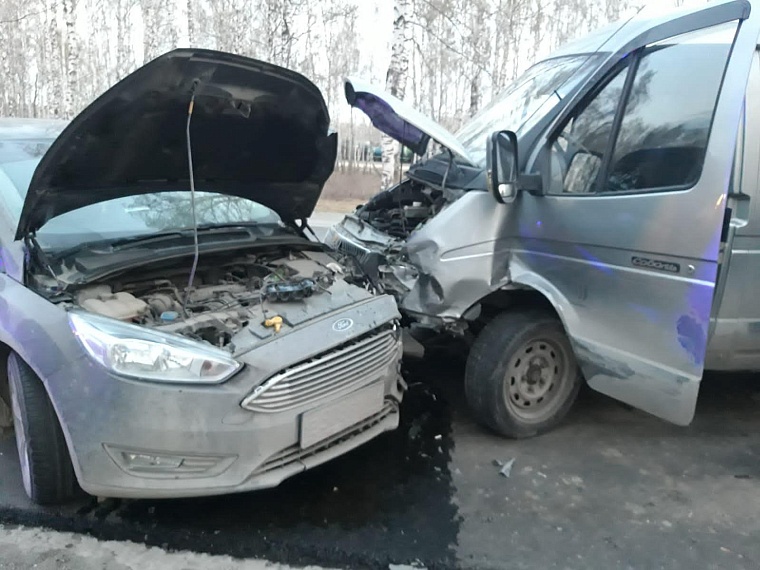 Две банки пива и пять протараненных автомобилей - тюменец без прав собрал "урожай"